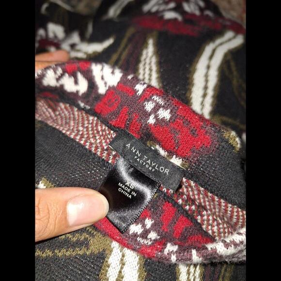 Ann Taylor Factory Womens Long Sleeve Floral Pullover Sweater Black Size XS Cl14 - Picture 3 of 3